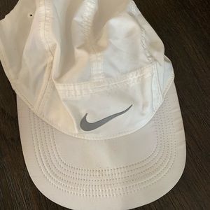 WHITE NIKE DRI-FIT HAT